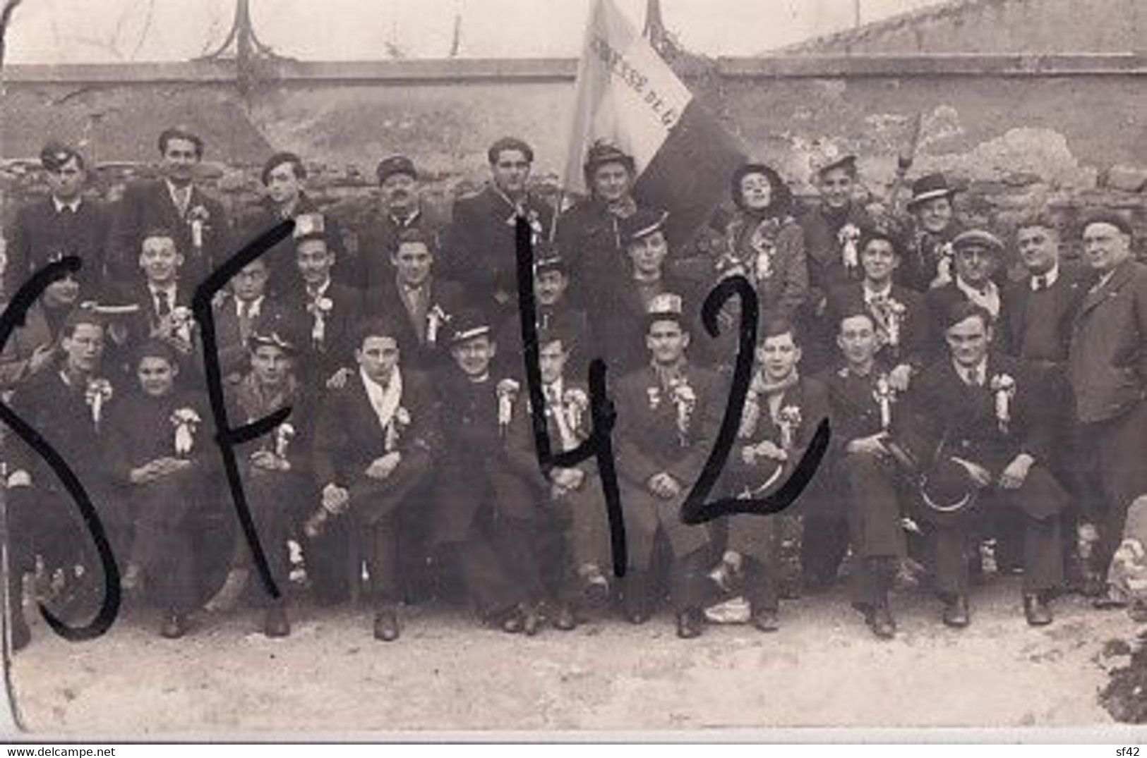 GRIGNY      CARTE PHOTO  LA JEUNESSE DE GRIGNY    CLASSE  1940 - Grigny