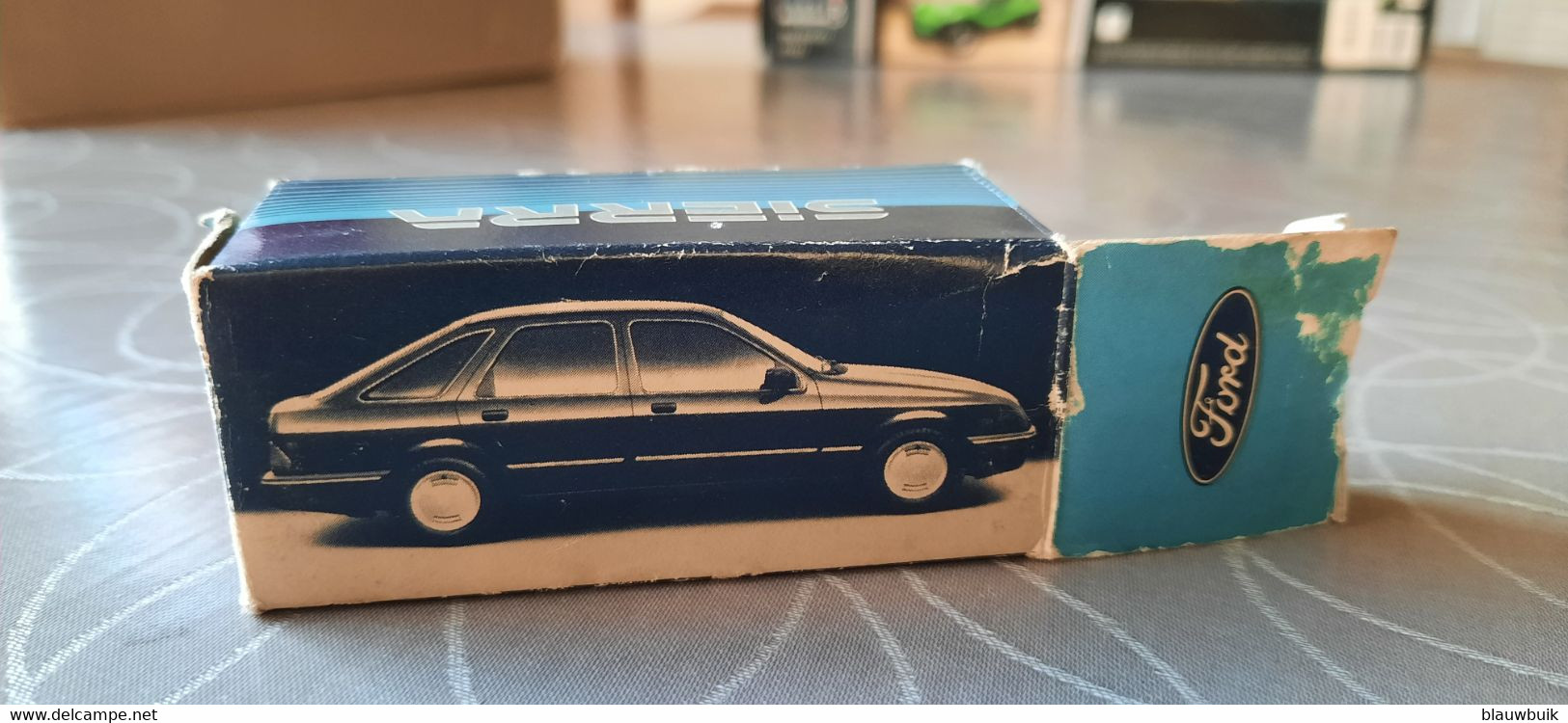 Corgi Ford Sierra 2.3 Ghia 1/64