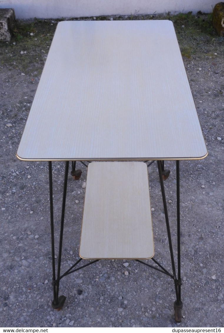 *TABLE DESSERTE VINTAGE FORMICA CLAIR couleur PEU COURANTE Pieds EIFFEL 1960    E