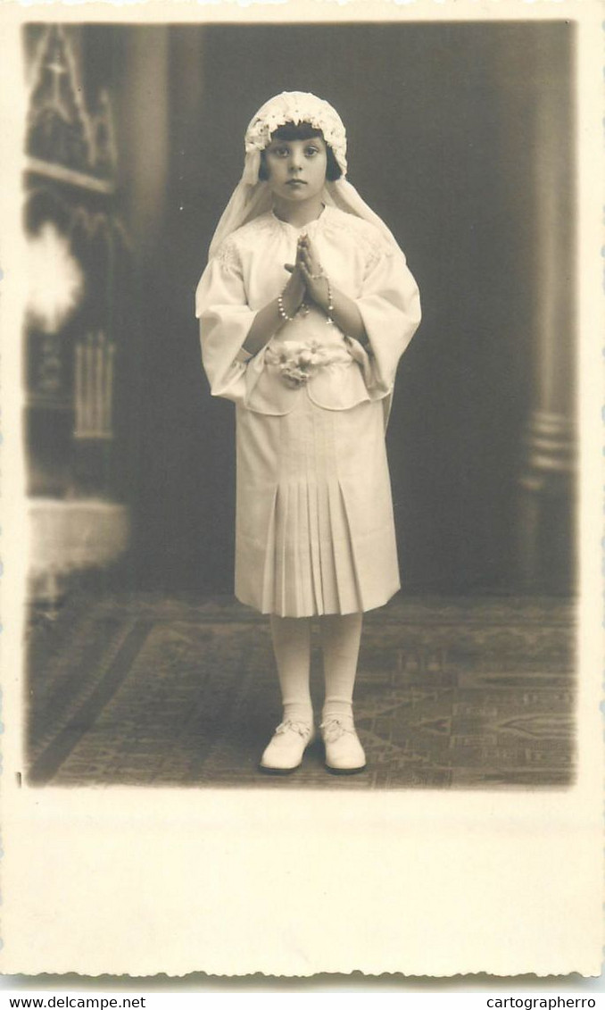 Children Portraits & Scene Vintage Photography Girl Beauty White Wedding Dress Praying Rozarium Communion - Communion