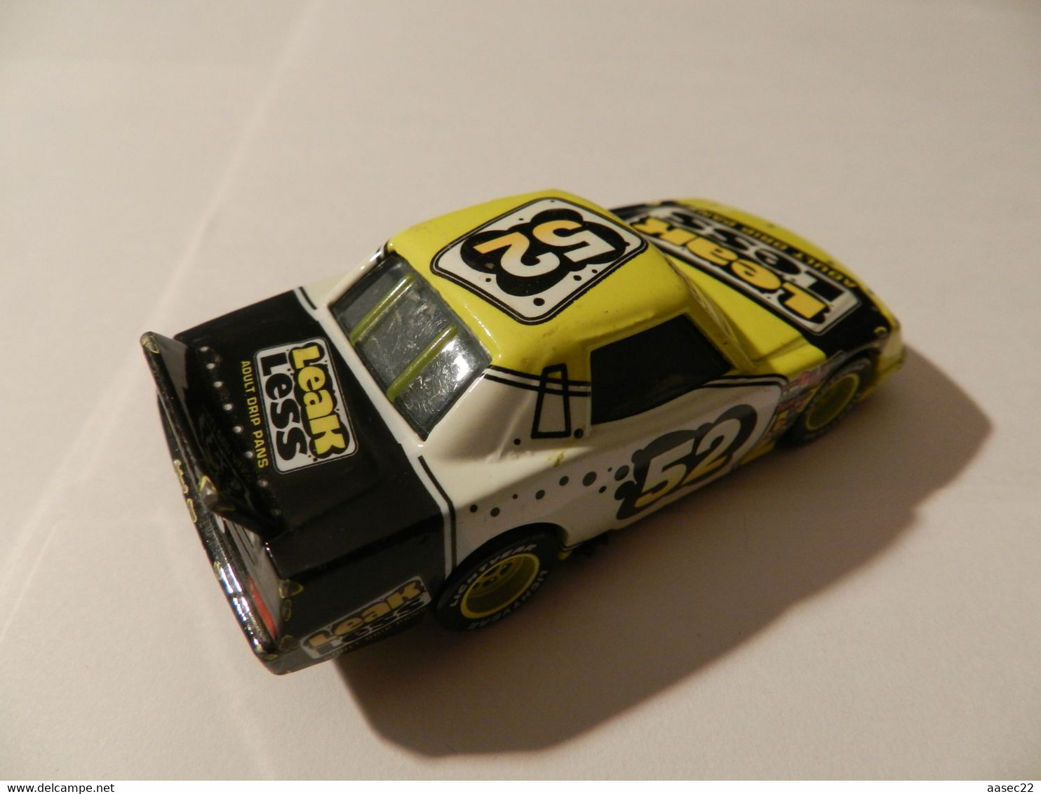 Disney Cars  Minder Lekken Racer (lengte 82mm)    *** 3590   *** - Other & Unclassified