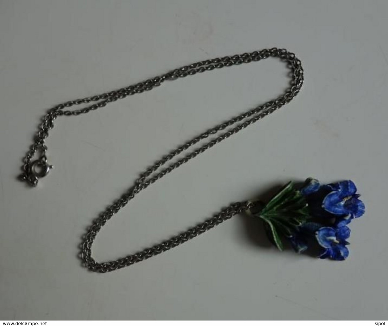 Chaine Pendentif Décor Gentiane Bleue De Alpes   - Années 1960 - Otros & Sin Clasificación