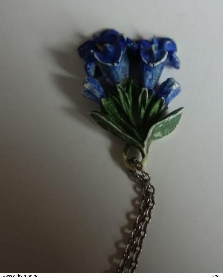 Chaine Pendentif Décor Gentiane Bleue De Alpes   - Années 1960 - Otros & Sin Clasificación