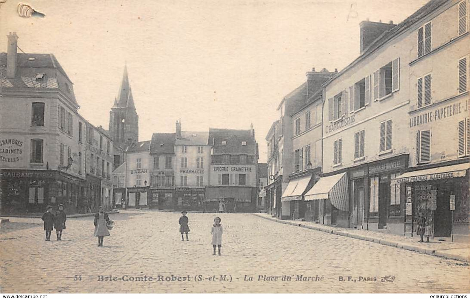 Brie Comte Robert            77           La Place Du Marché          (voir Scan) - Brie Comte Robert