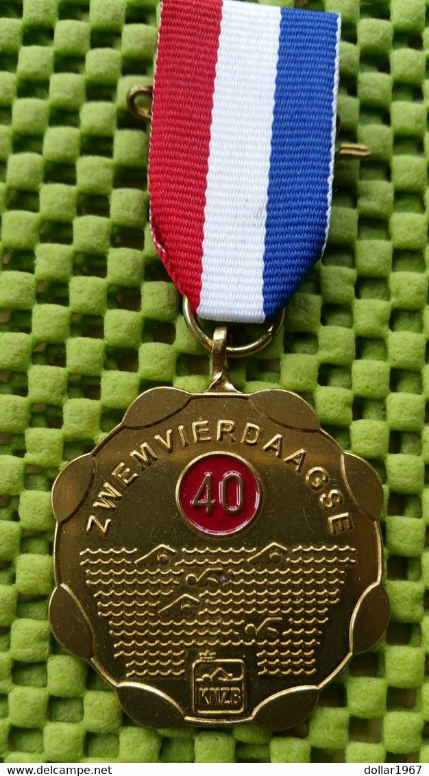 Medaille : Zwemvierdaagse K.N.Z.B. , 40 Maal Gezwommen. -  Used - 2 Scans / Foto's  For Condition.(Originalscan !!) - Schwimmen