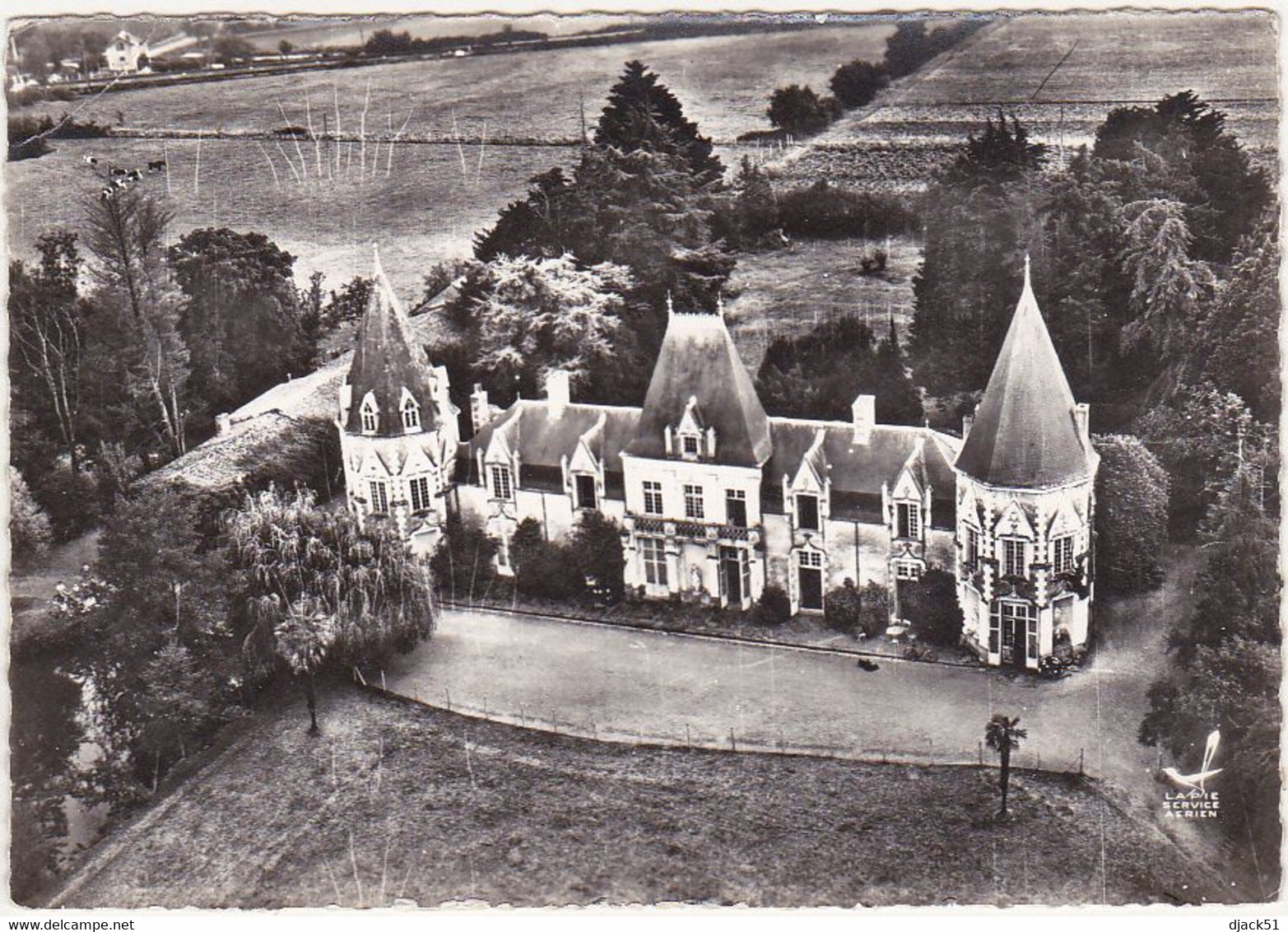 44 - EN AVION AU-DESSUS DE... BOUAYE (Loire-Atlantique) - Château De Lanoë - 1964 - Bouaye