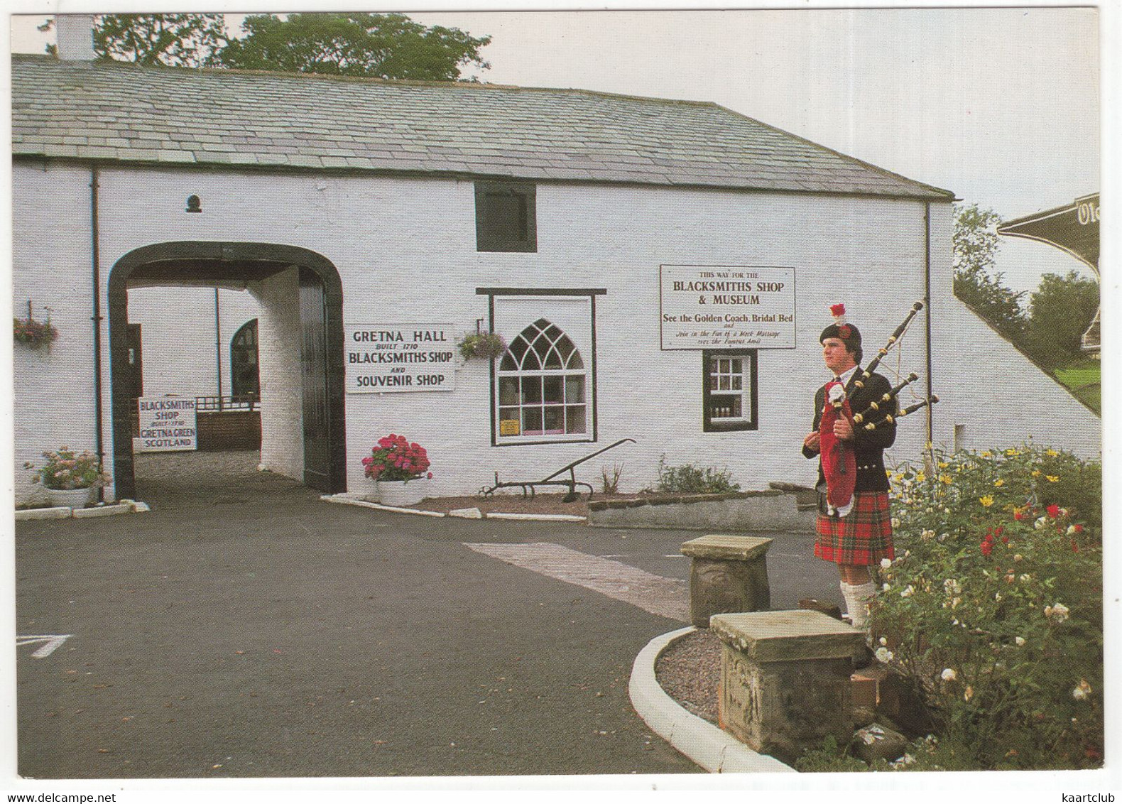 Gretna Hall - Entrance To Blacksmith's Shop And Museum, Buikt 1710 - (Scotland) - Piper - Dumfriesshire