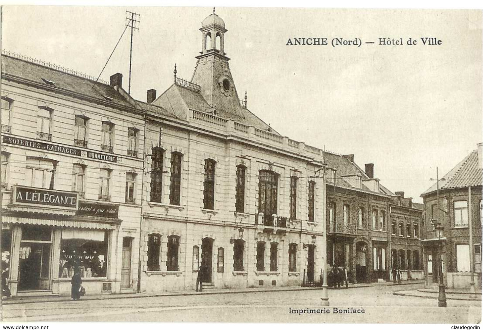 Aniche , Nord. Hôtel De Ville. CPA Animé, Magasin à L'Elégance. Excellent état. - Aniche