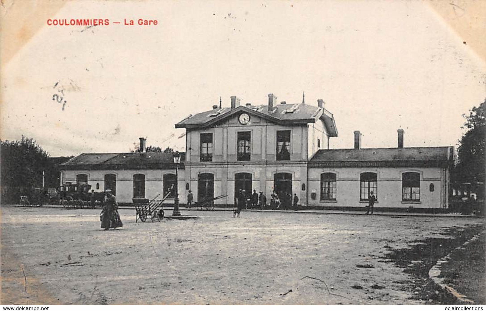 Coulommiers         77         Extérieur De La Gare      (voir Scan) - Coulommiers