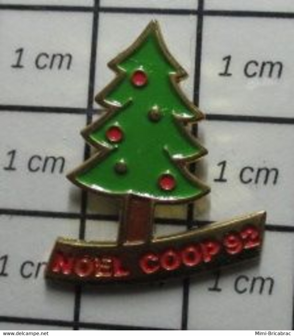 414A Pin's Pins / Beau Et Rare / NOEL / LE SAPIN A LES BOULES COOP 92 - Christmas