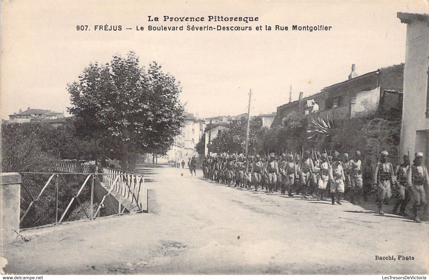 MILITARIA - Fréjus - Le Boulevard Séverin Descoeurs Et La Rue Montgolfier - Bacchi - Carte Postale Ancienne - Régiments