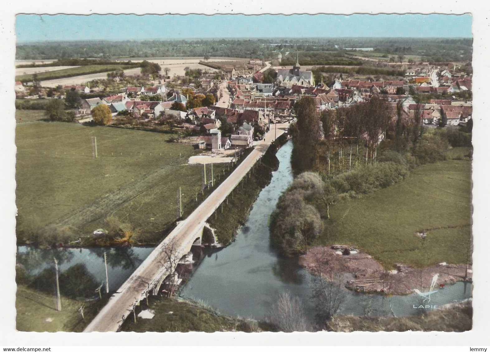 18 - CLÉMONT-SUR-SAULDRE - EN AVION AU-DESSUS... -  VUE AÉRIENNE - CPSM DENTELÉE 1976 - ED. LAPIE - Clémont