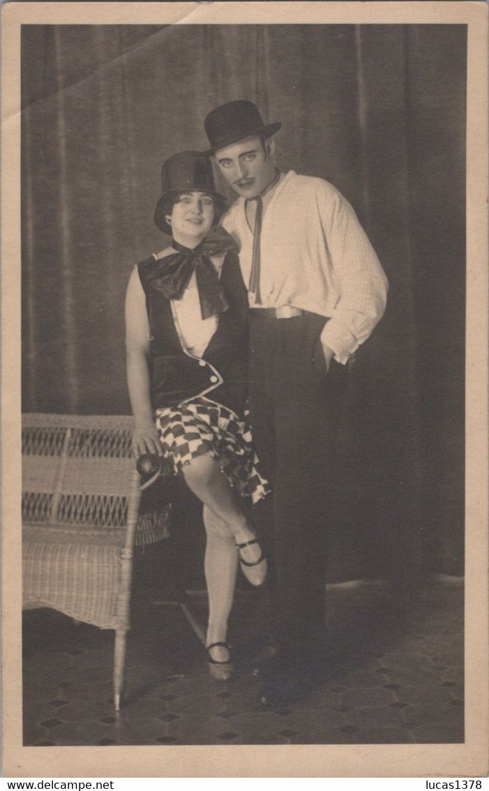 CABARET / JOLIE CARTE PHOTO / ANNEES 50.60 / COUPLE EN TENUE - Inns