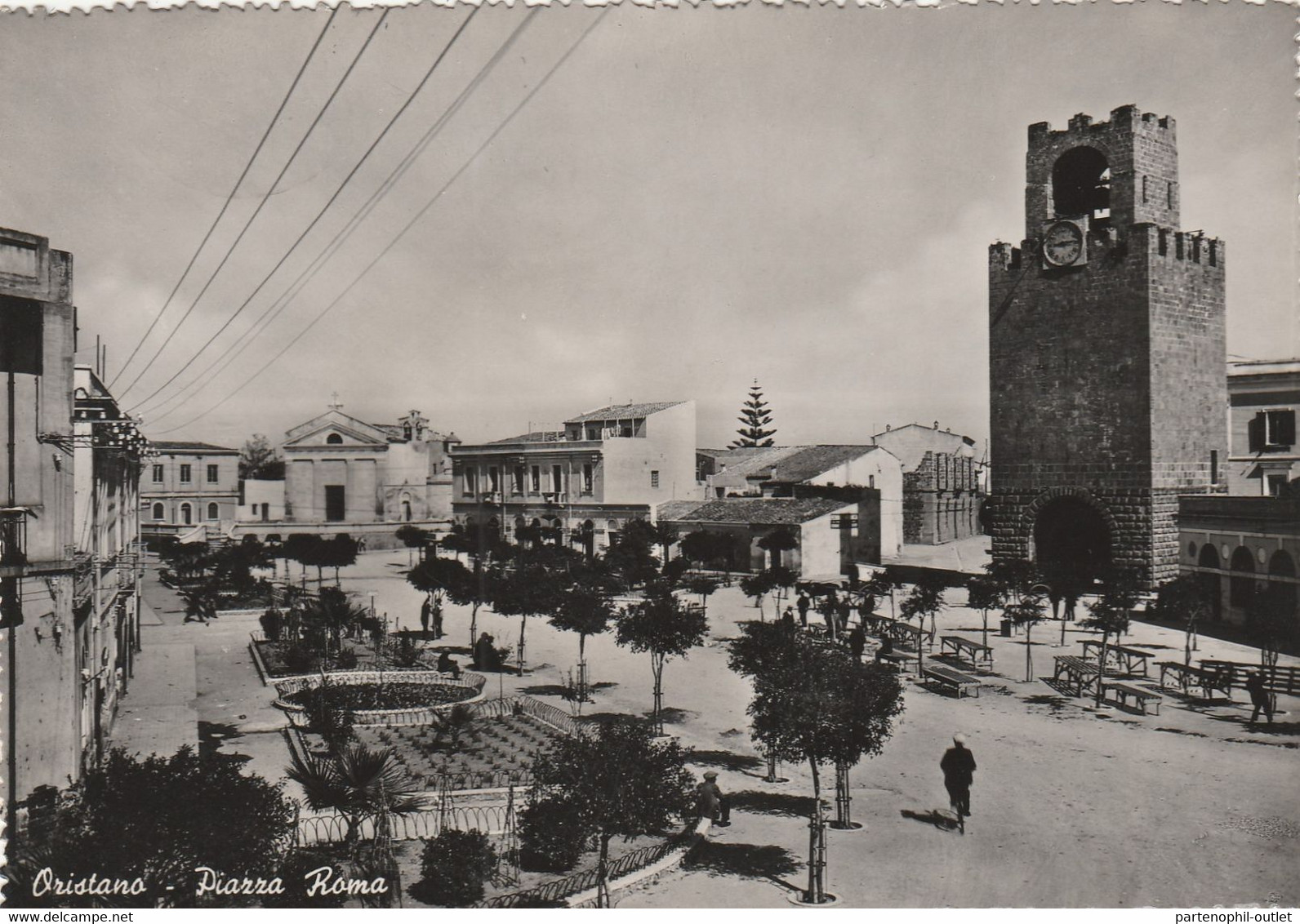 Cartolina - Postcard / Viaggiata - Sent  /  Oristano - Piazza Roma( Gran Formato ) 09/06/1954 - Oristano