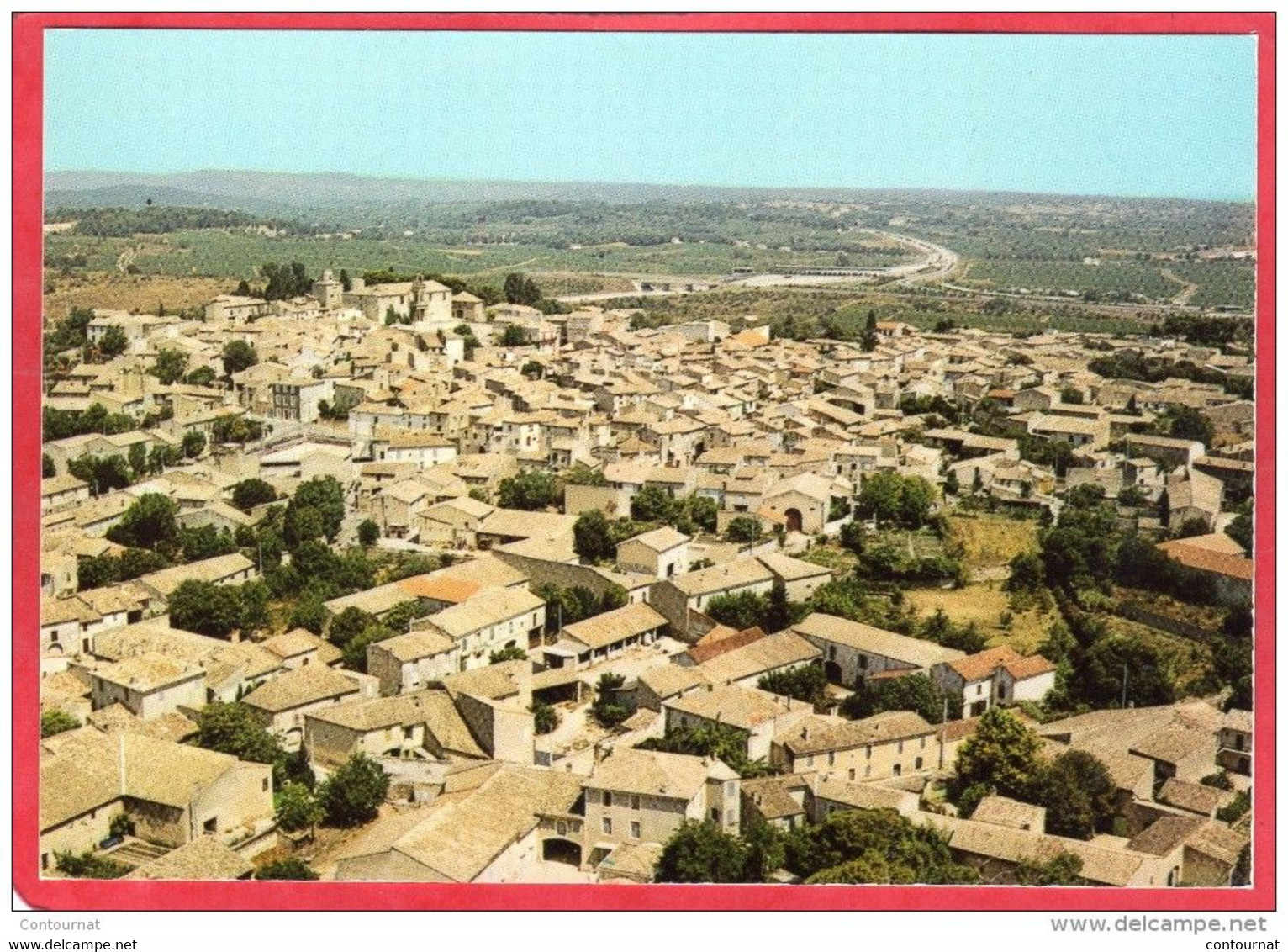 CPM 30 GALLARGUES LE MONTUEUX  En Avion Au Dessus Du Village . Dans Le Fond L' Autoroute - Gallargues-le-Montueux