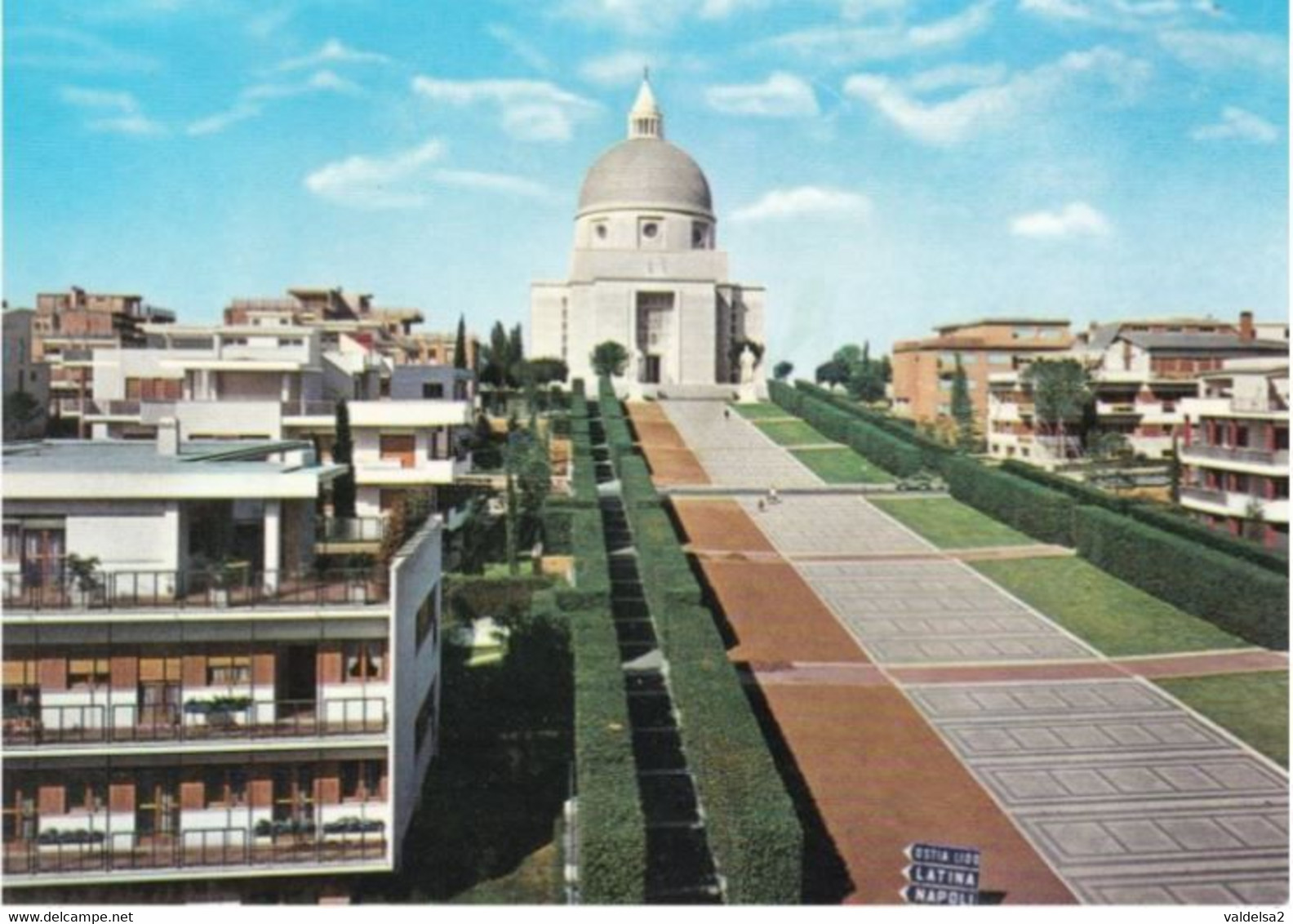 ROMA EUR - QUARTIERE EUROPA  - CHIESA SS. PIETRO E PAOLO - Ausstellungen