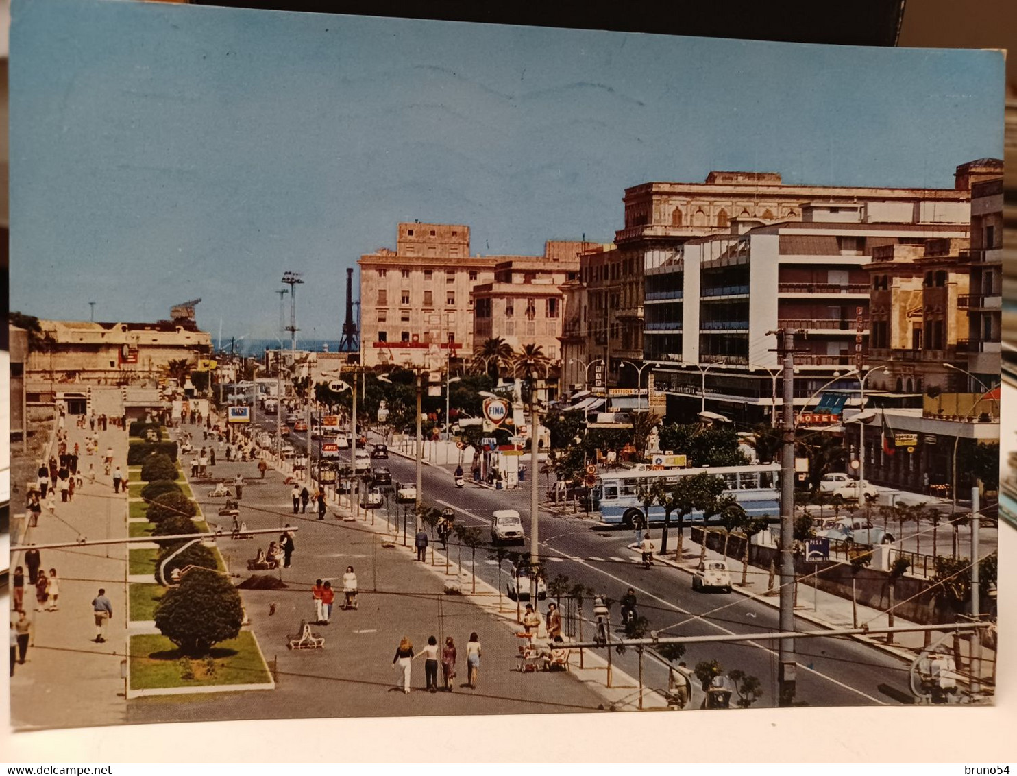 Cartolina Civitavecchia Provincia Roma Viale G.Garibaldi, Distributore Fina - Civitavecchia