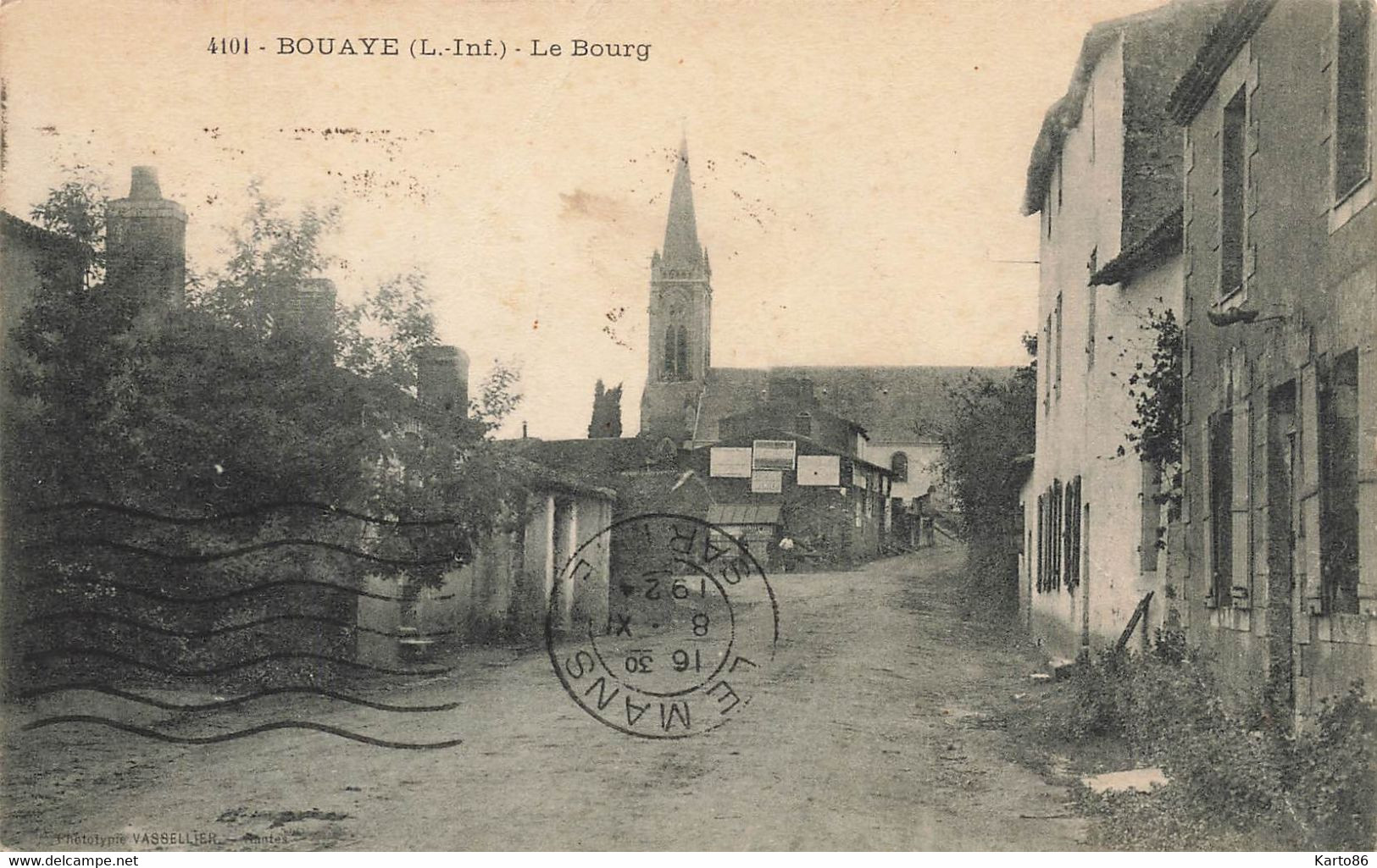 Bouaye * Rue Et Le Bourg Du Village - Bouaye