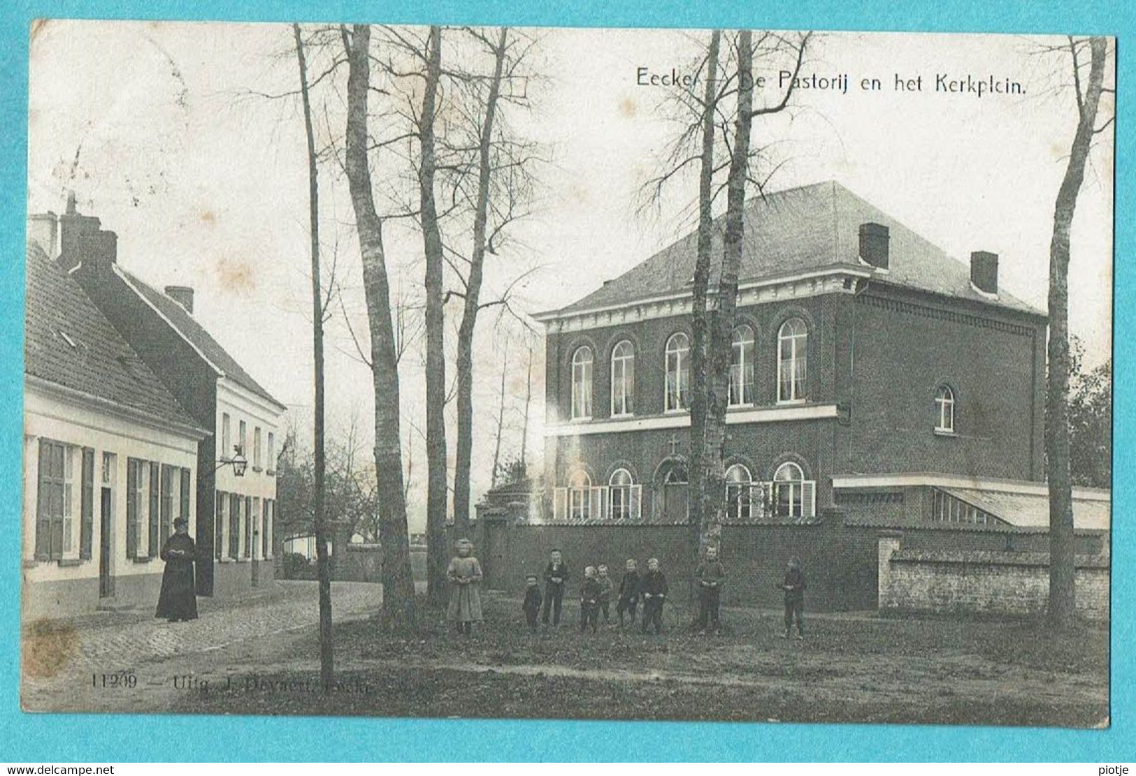 * Eke - Eecke (Nazareth - Oost Vlaanderen) * (Uitg J. Devaert, Nr 11209) De Pastorij En Het Kerkplein, Presbytère Animée - Nazareth