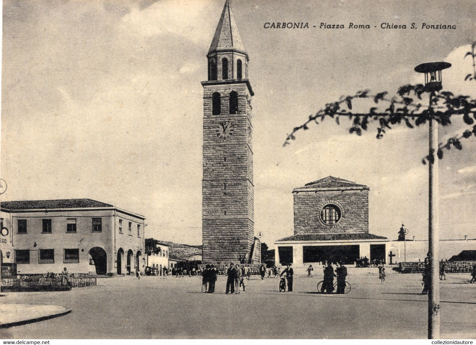 CARBONIA - PIAZZA ROMA - CHIESA S. PONZIANO - ANIMATA - LA MESSA E' FINITA - CARTOLINA FG SPEDITA ANNI 30/40 - Carbonia