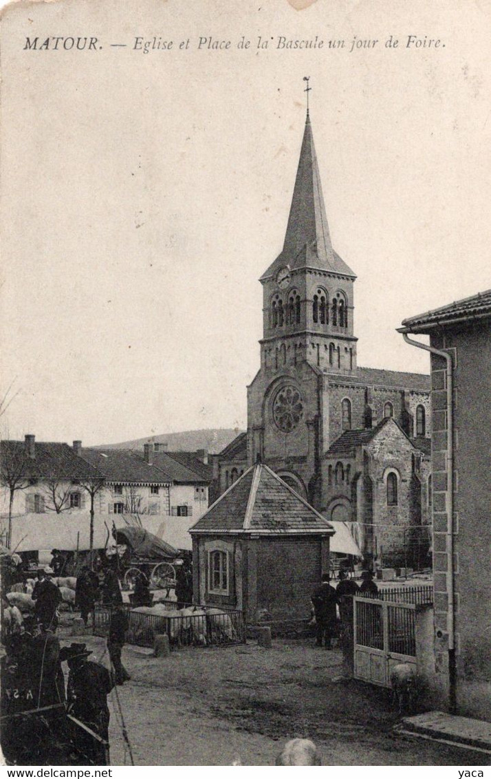 Matour église Et Place De La Bascule Un Jour De Foire Au Bétail  -  Marché - Foires