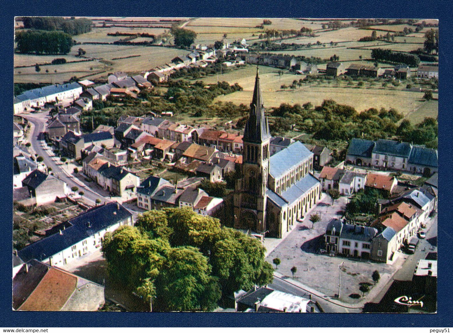 Saint-Mard ( Virton). Vue Aérienne Avec L'église Saint-Médard. - Virton