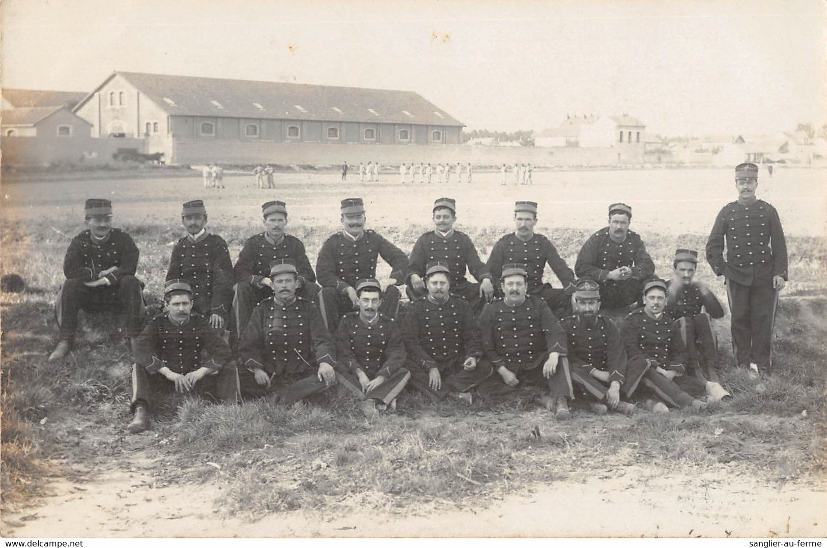 CPA 21 / CARTE PHOTO / DIJON / CERTAINEMENT BASE MILITAIRE - Dijon