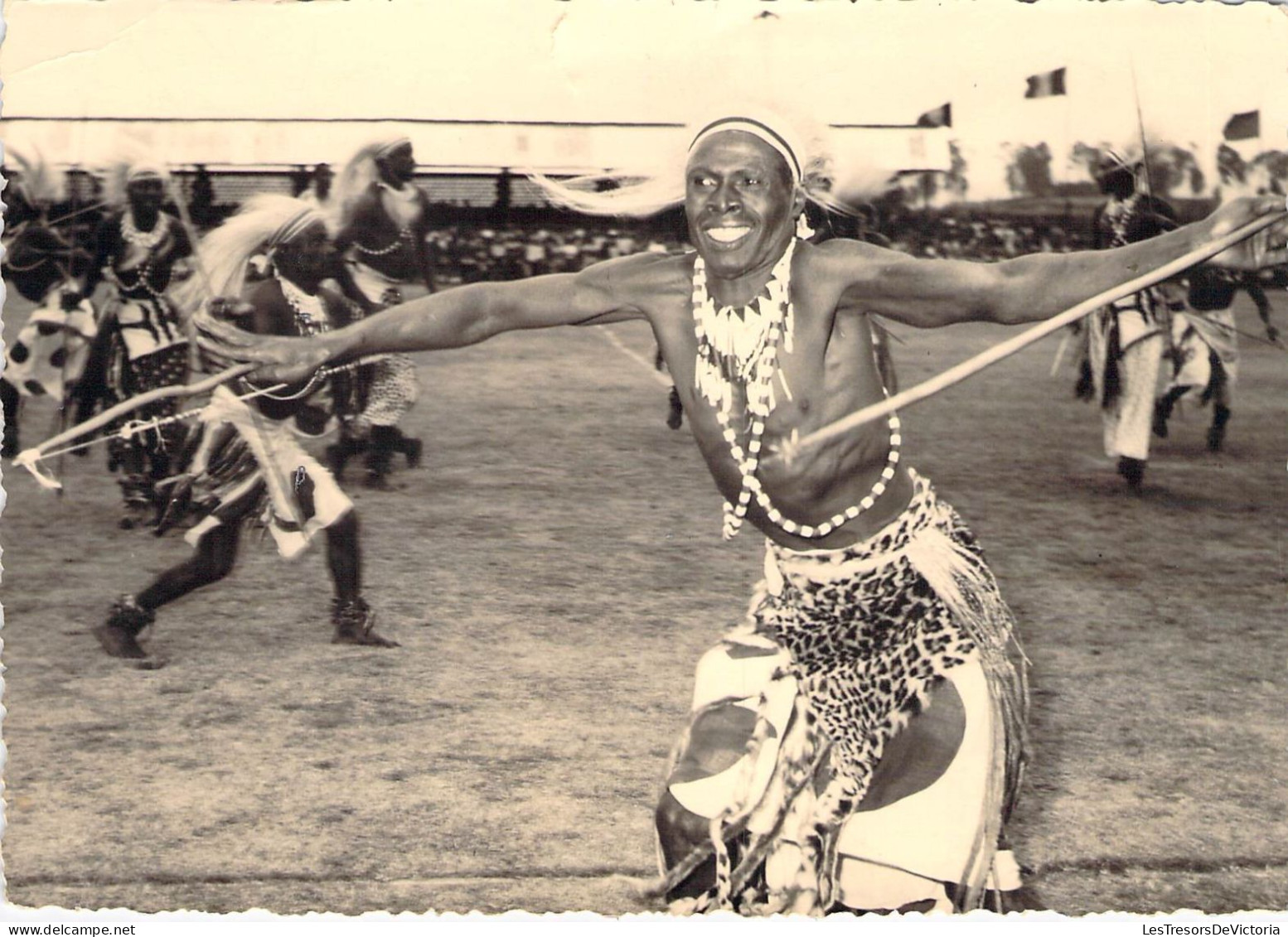 Danse - Indigènes Congolais - Danse Africaine - Arc Et Flèches - Costume Traditionnel - Photo - Carte Postale Ancienne - Baile