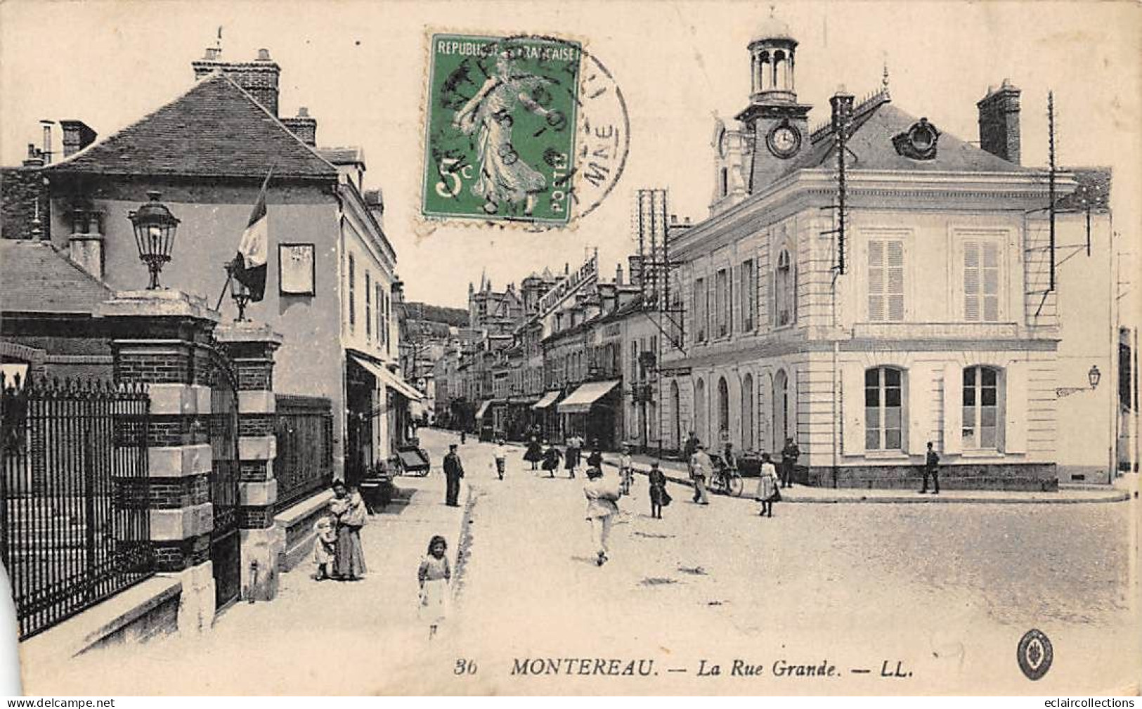 Montereau          77       La Rue  Grande. Horloge. Campanile    N°36 (voir Scan) - Montereau