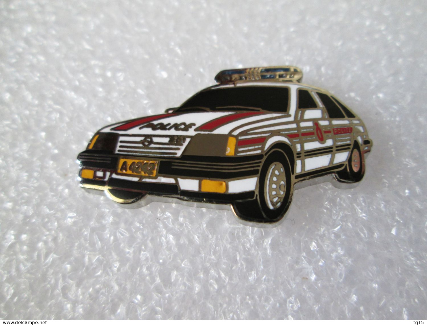 PIN'S    OPEL  SENATOR      POLICE     LUXEMBOURG  Email Grand Feu  DEHA - Opel