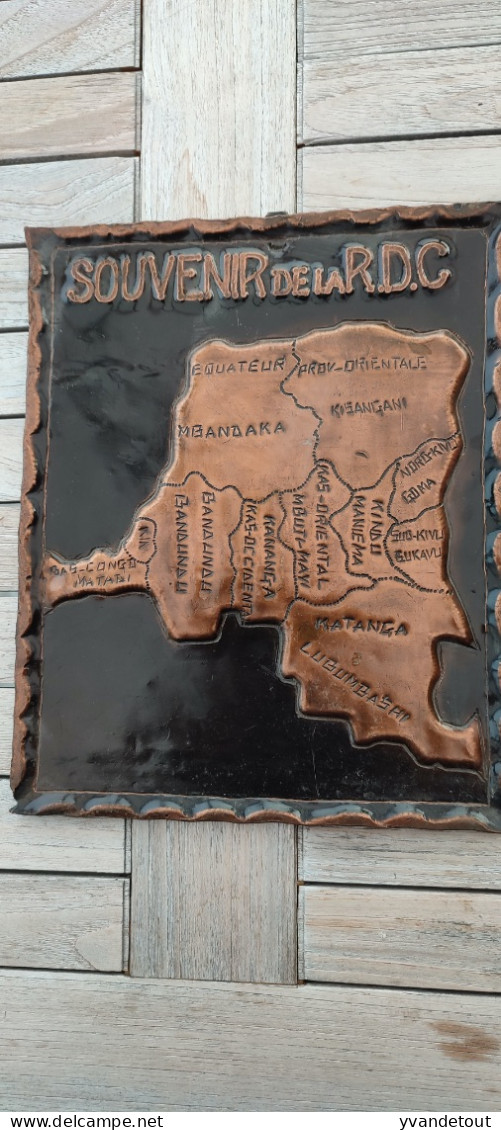 Cadre Souvenir De La RDC En Cuivre. Congo - Obj. 'Souvenir De'