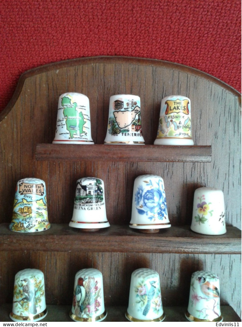 Set: 20 Thimbles And A Wooden Case - Dedales