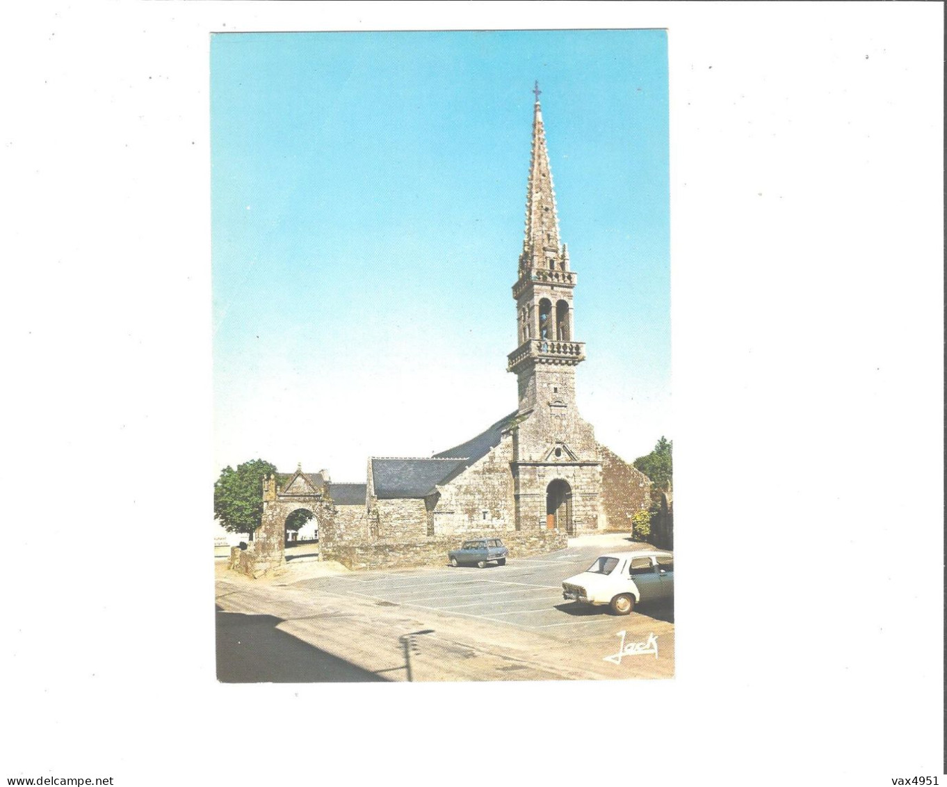 GOUEZEC  L EGLISE VOITURES R 12 + AMI  8 ?        **    RARE      A  SAISIR   *** - Gouézec