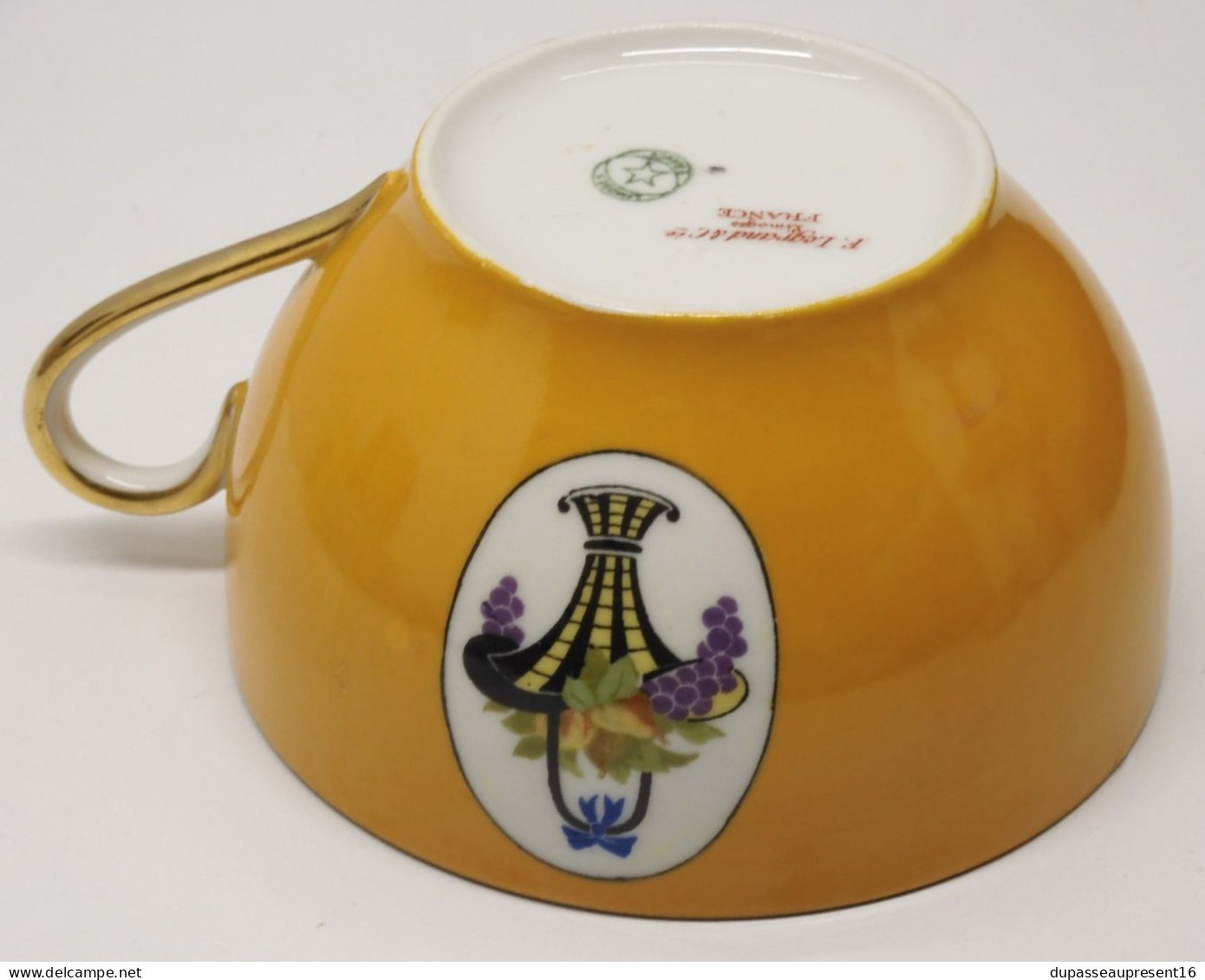 - TASSE ART DECO PORCELAINE F LEGRAND & Cie LIMOGES cartouche Panier de fruits    E