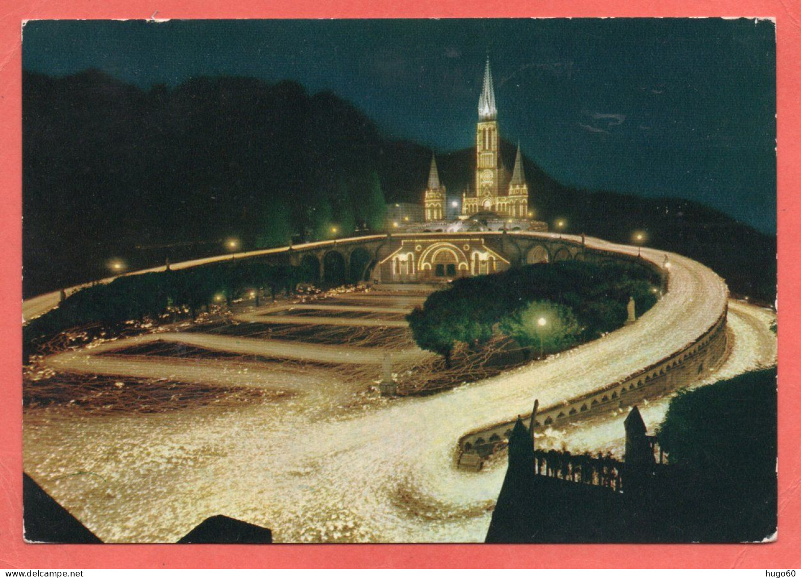 65 - LOURDES - La Basilique Illuminée Et La Procession Aux Flambeaux - Maubourguet