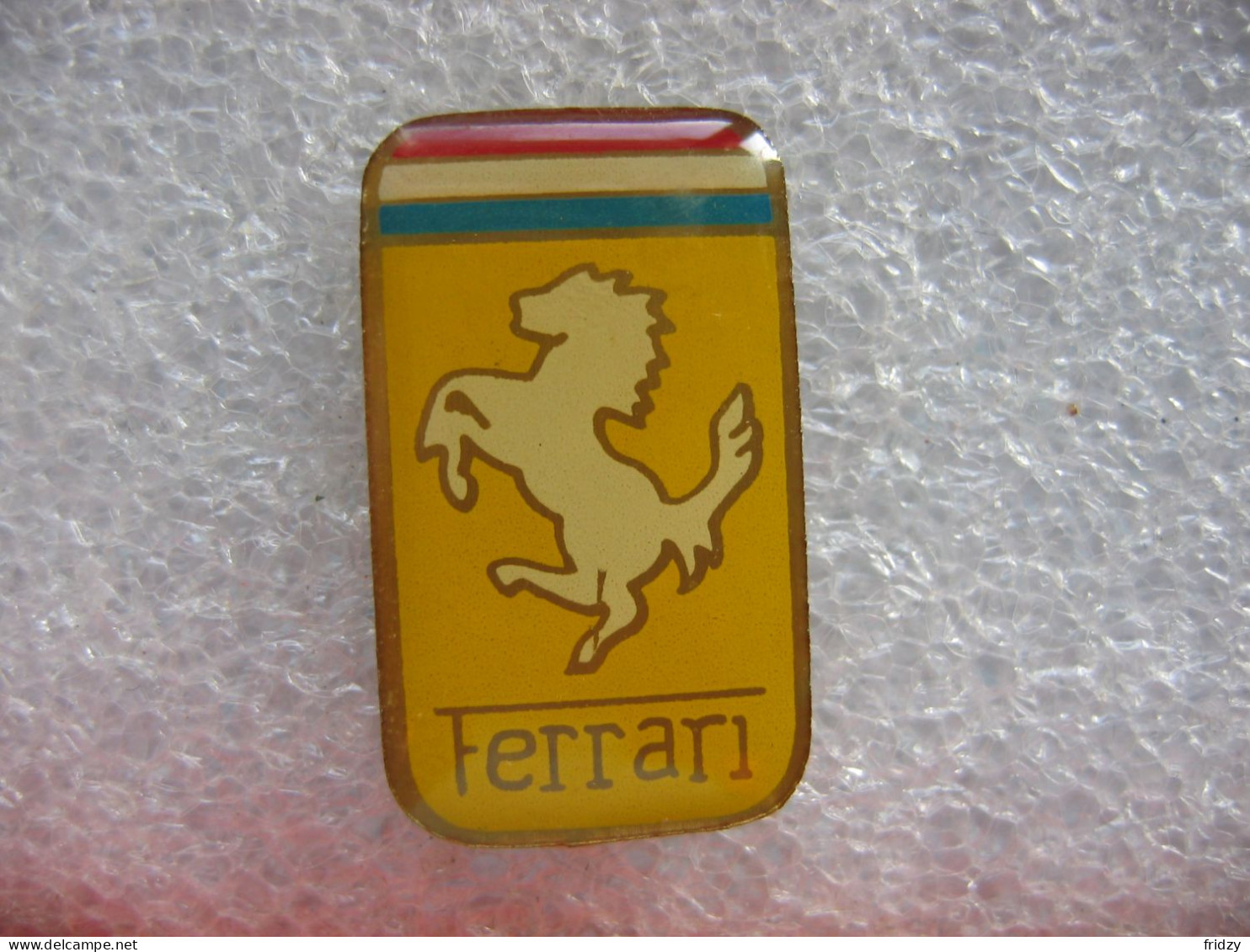 Pin's Du Logo Des Voitures FERRARI - Ferrari