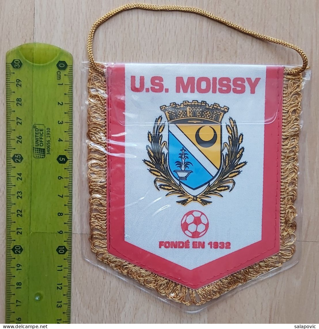 US Moissy France Football Club SOCCER, FUTBOL, CALCIO PENNANT, SPORTS FLAG ZS 3/17 - Habillement, Souvenirs & Autres