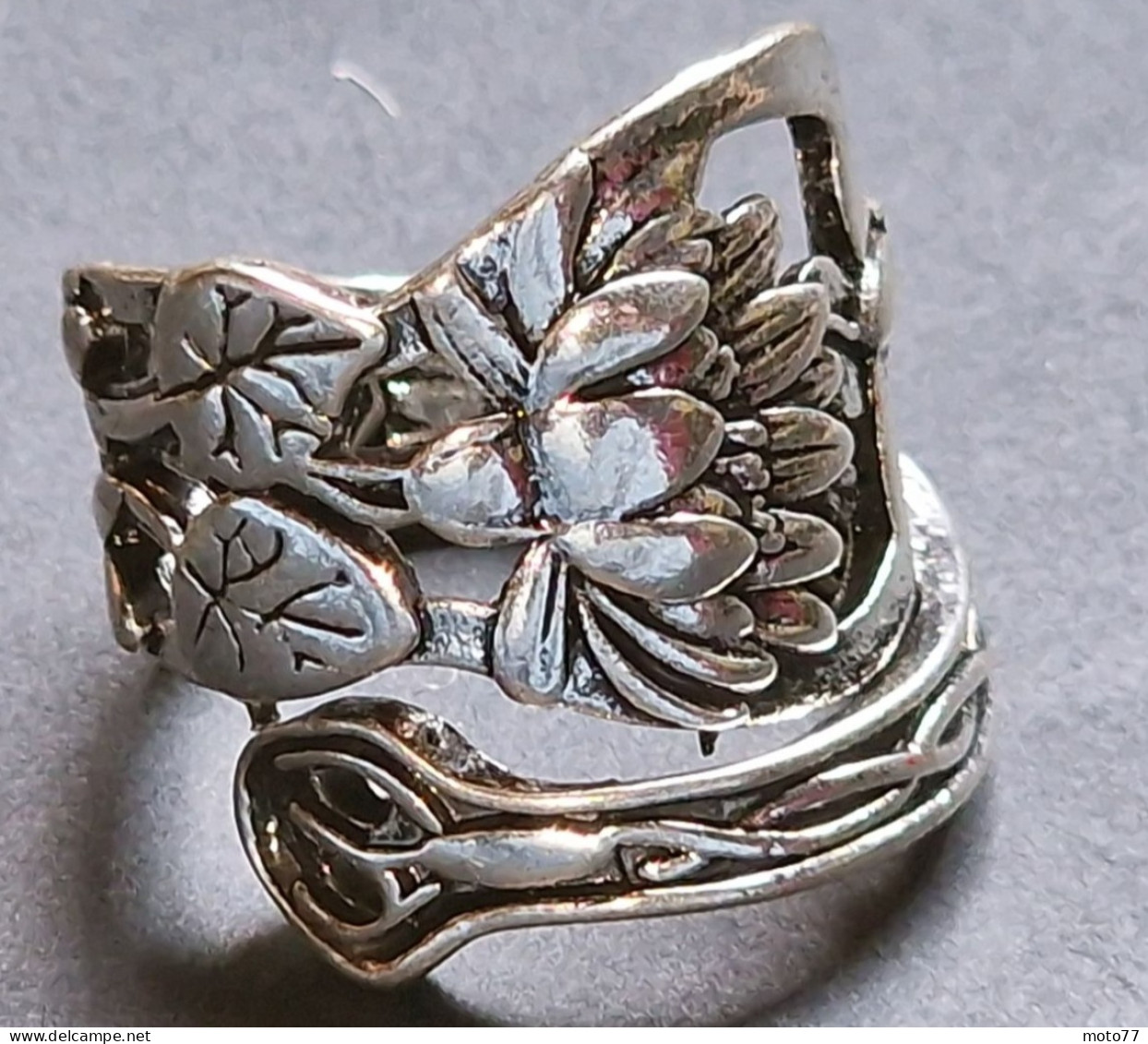 Jolie BAGUE Tige Fleur Argenté -Taille 7 - Diamètre Intérieur (pour Le Doigt): Environ 17 Mm -"neuf De Stock"- Vers 2000 - Bagues