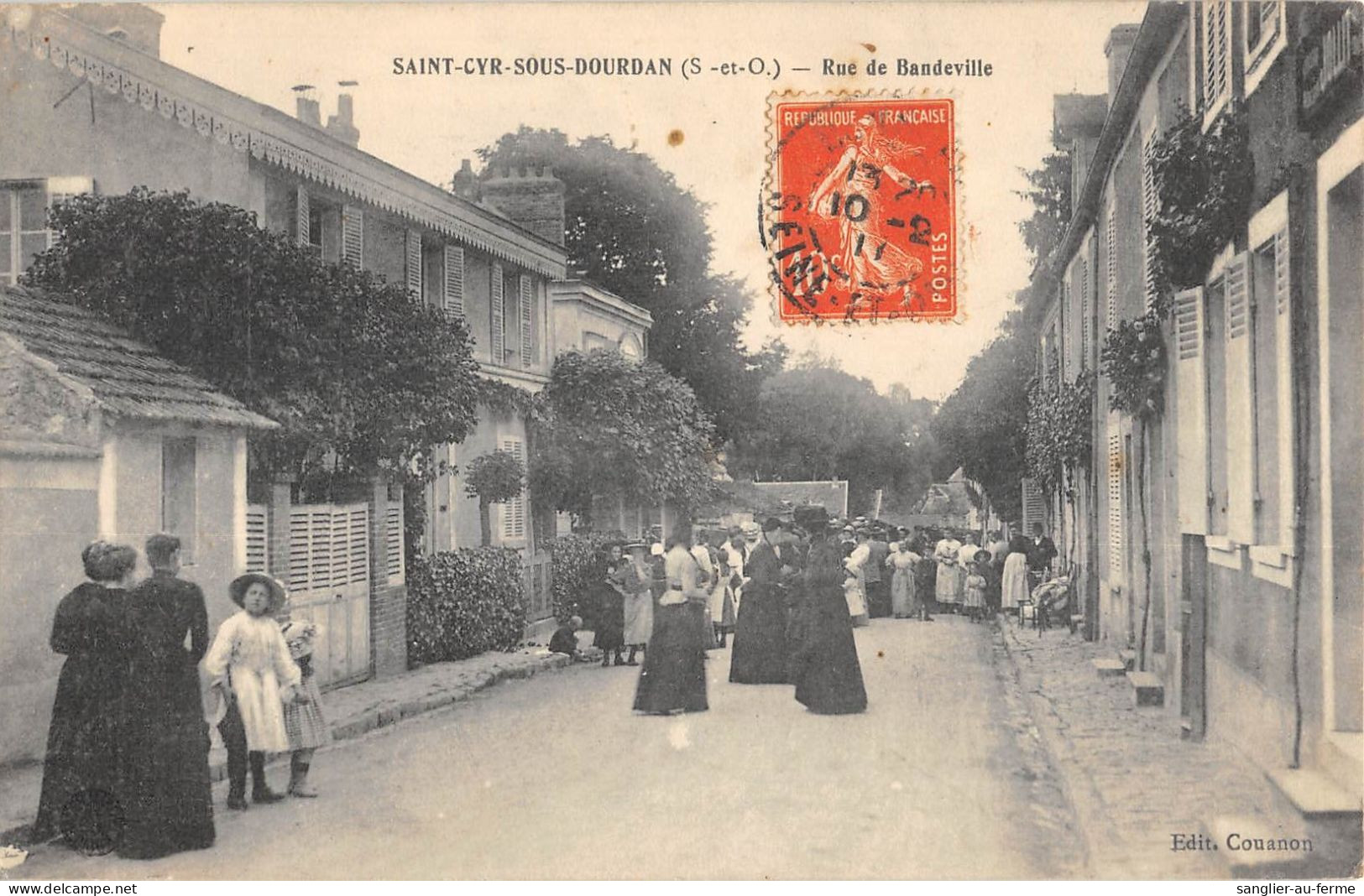 CPA 91 SAINT CYR SOUS DOURDAN / RUE DE BANDEVILLE / Cliché Rare - Autres & Non Classés