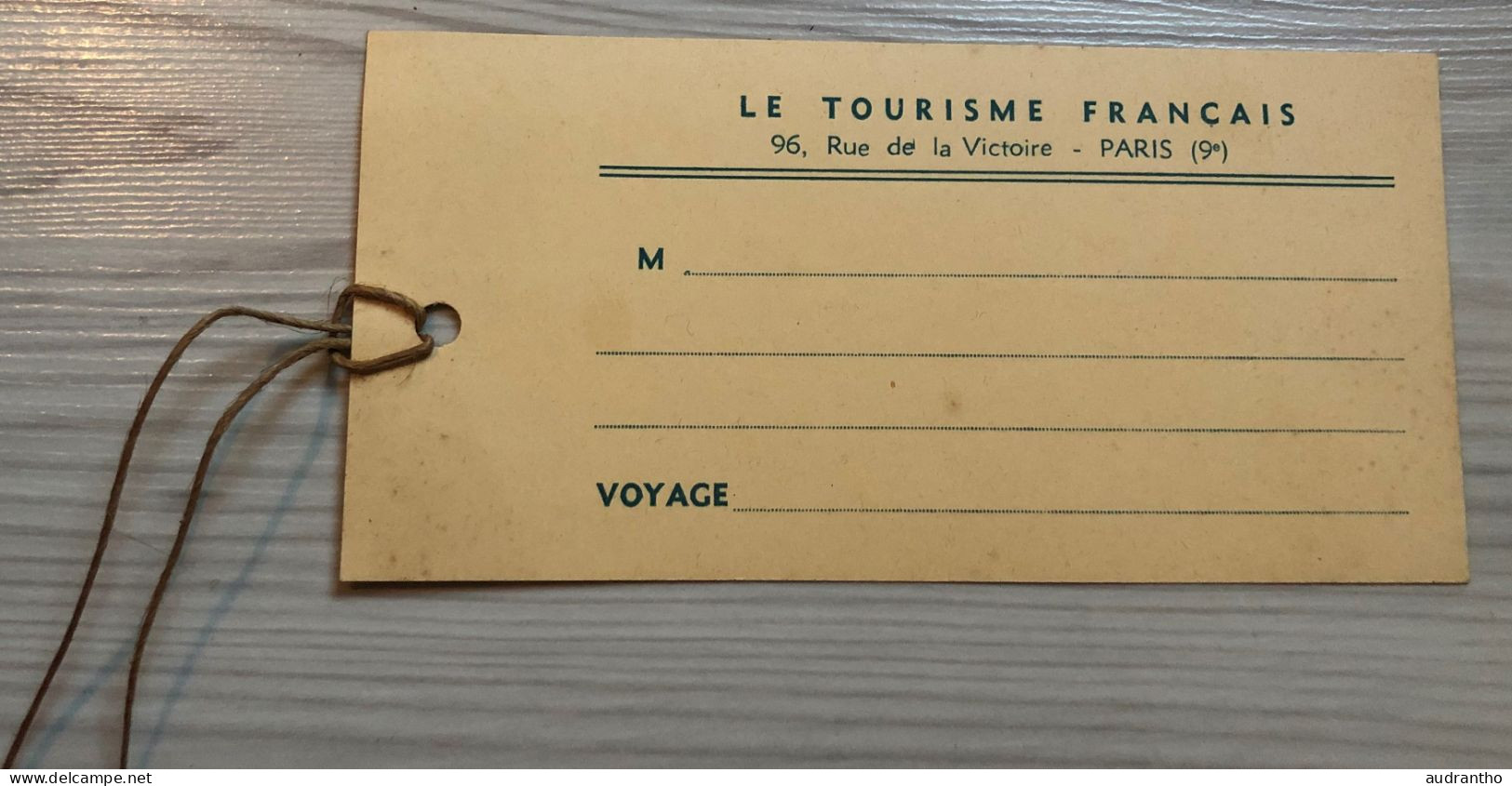 Ancienne étiquette à Bagages Cartonnée " Le Tourisme Français" 96 Rue De La Victoire Paris 9ème - Baggage Labels & Tags