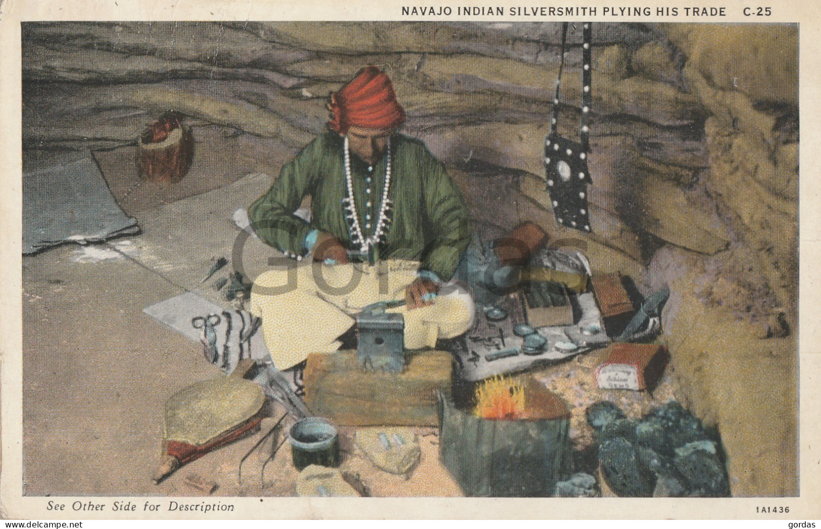 US - Navajo Indian Silversmith Playing His Trade - Amérique