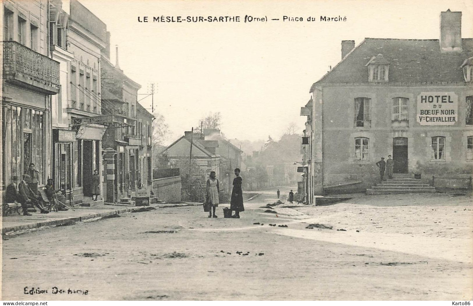 Le Mesle Sur Sarthe * Place Du Marché * Hôtel Du Boeuf Noir Vve CHEVALIER * Villageois - Le Mêle-sur-Sarthe