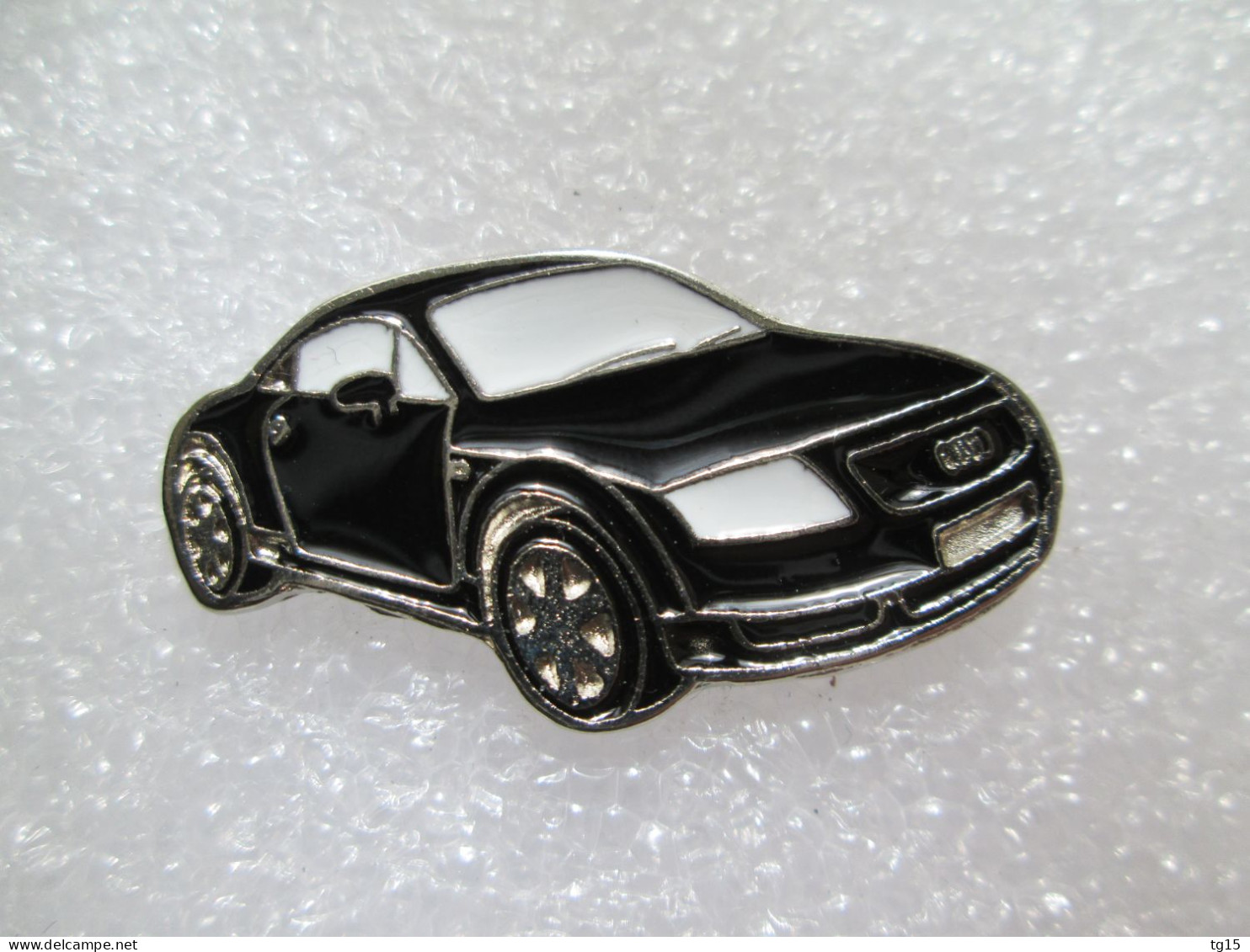 PIN'S    AUDI  TT NOIR  Email A Froid - Audi