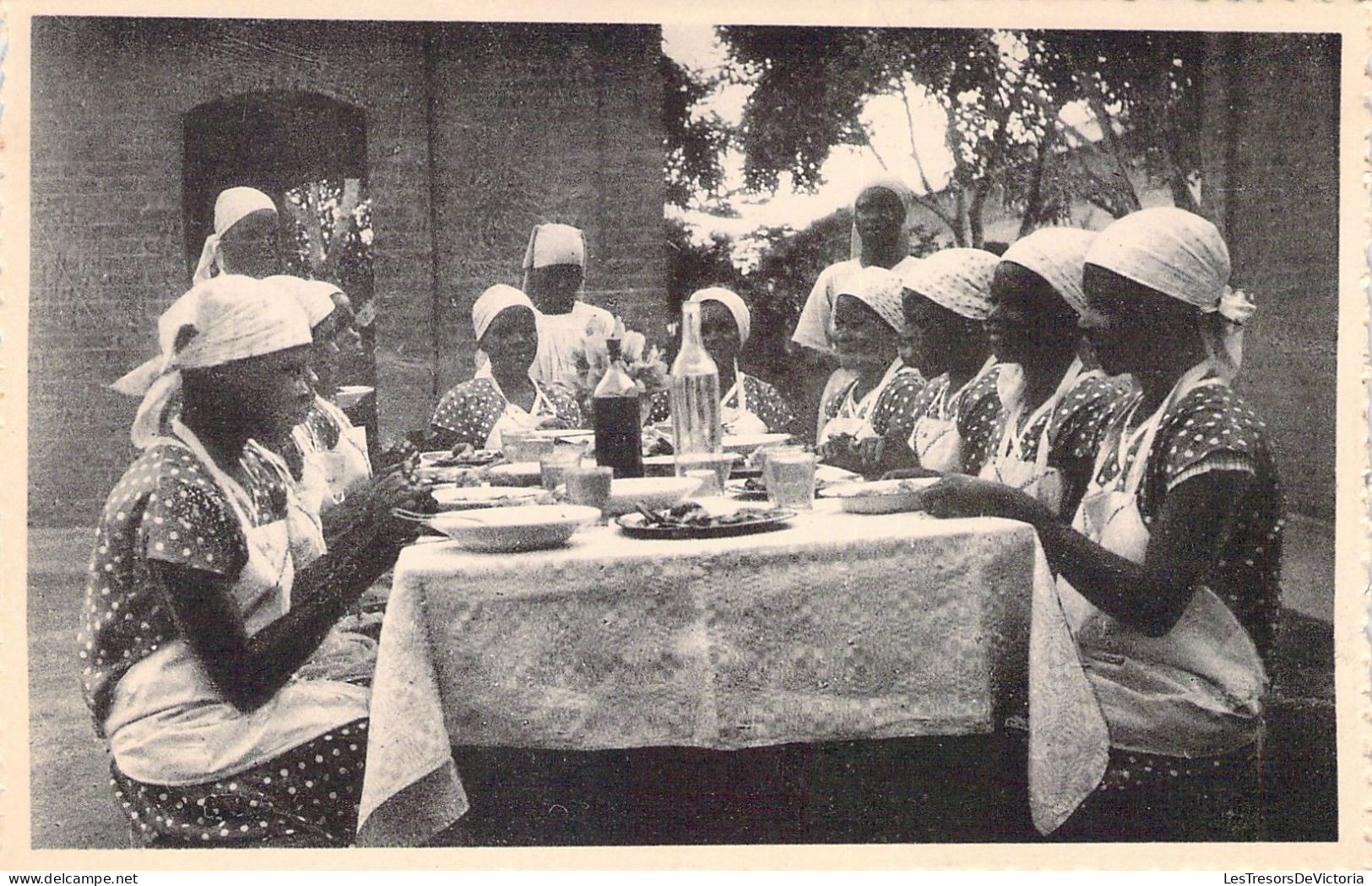 CONGO BELGE - Missions Des Filles De Marie De Pesches - Mangembo - L'école Normale Au Dîner - Carte Postale Ancienne - Belgian Congo