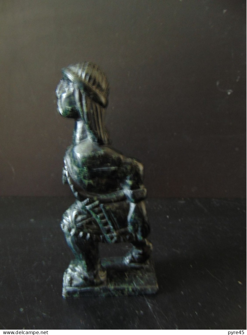 Femme Inca ?? En Pierre Noire - Stone & Marble