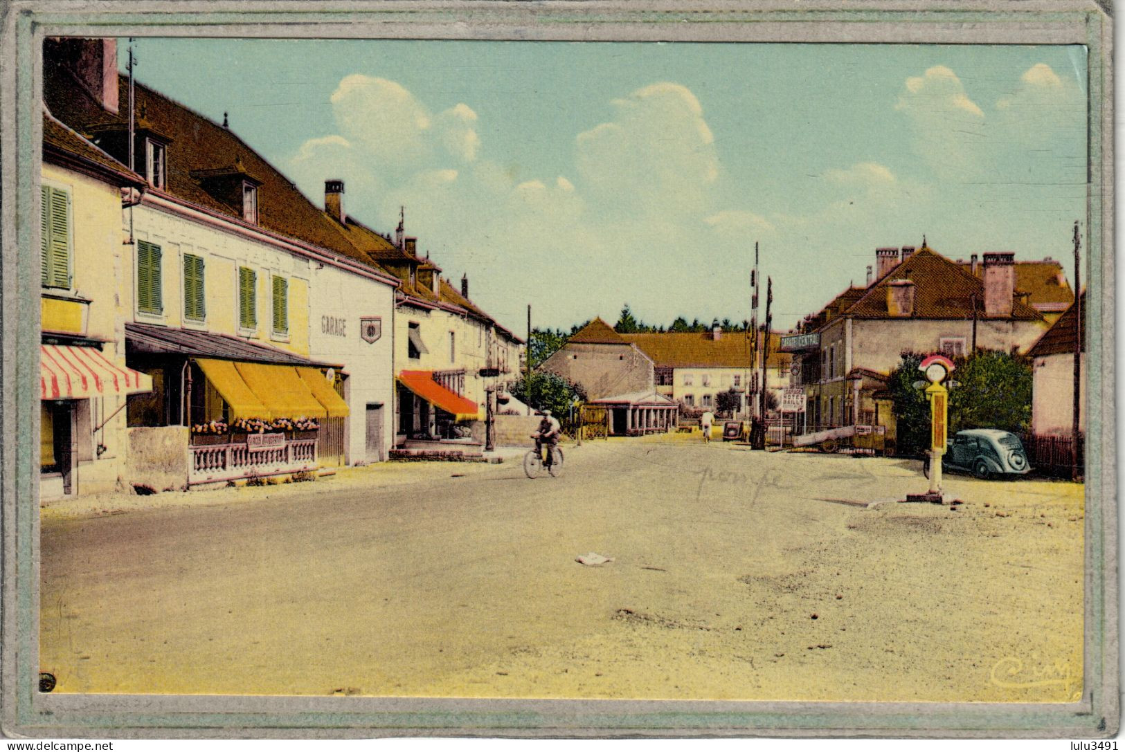 CPA (25) ISLE-sur-le-DOUBS - Aspect De La Rue De Magny Dans Les Années 30 -Pompe à Essence à Colonne Carte Colorisée - Isle Sur Le Doubs