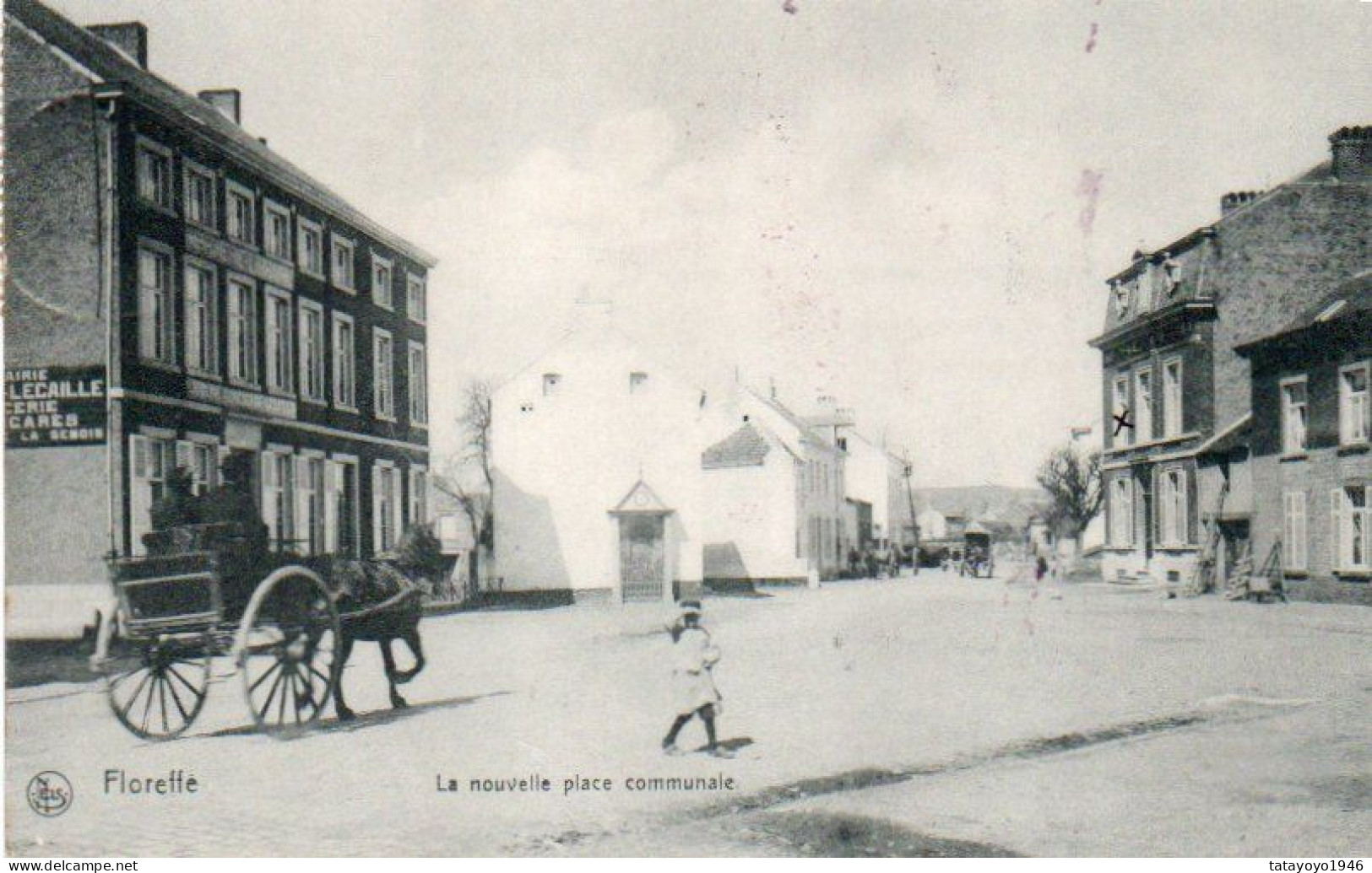 Floreffe   La Nouvelle Place Communale Attelage Et Peut Etre Dans Le Fond Une Malle Poste Voyagé En 1912 - Floreffe