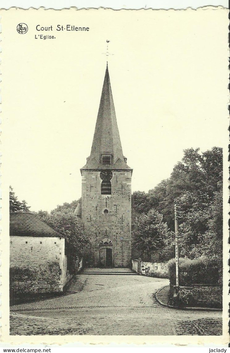 Court - St - Etienne -- L' Eglise     (2 Scans) - Court-Saint-Etienne