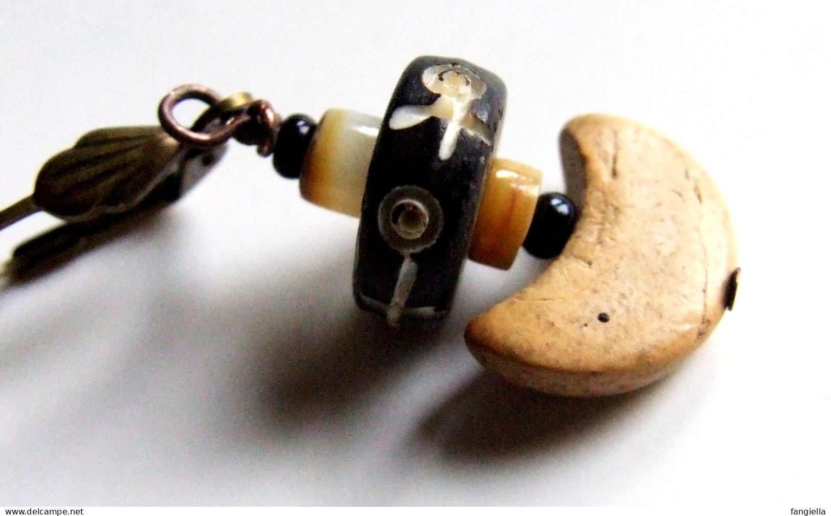 Boucles d'oreilles pendantes pour homme, bijou corne, lune bois de coco, nacre naturelle, bijou fait-main, rocker gothiq