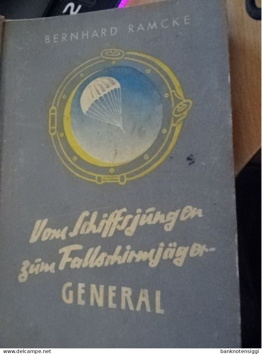 1  Buch Vom Schiffsjungen Zum Fallschirmjäger-General   Vom Bernhard Ramcke 1943 - Police & Militaire